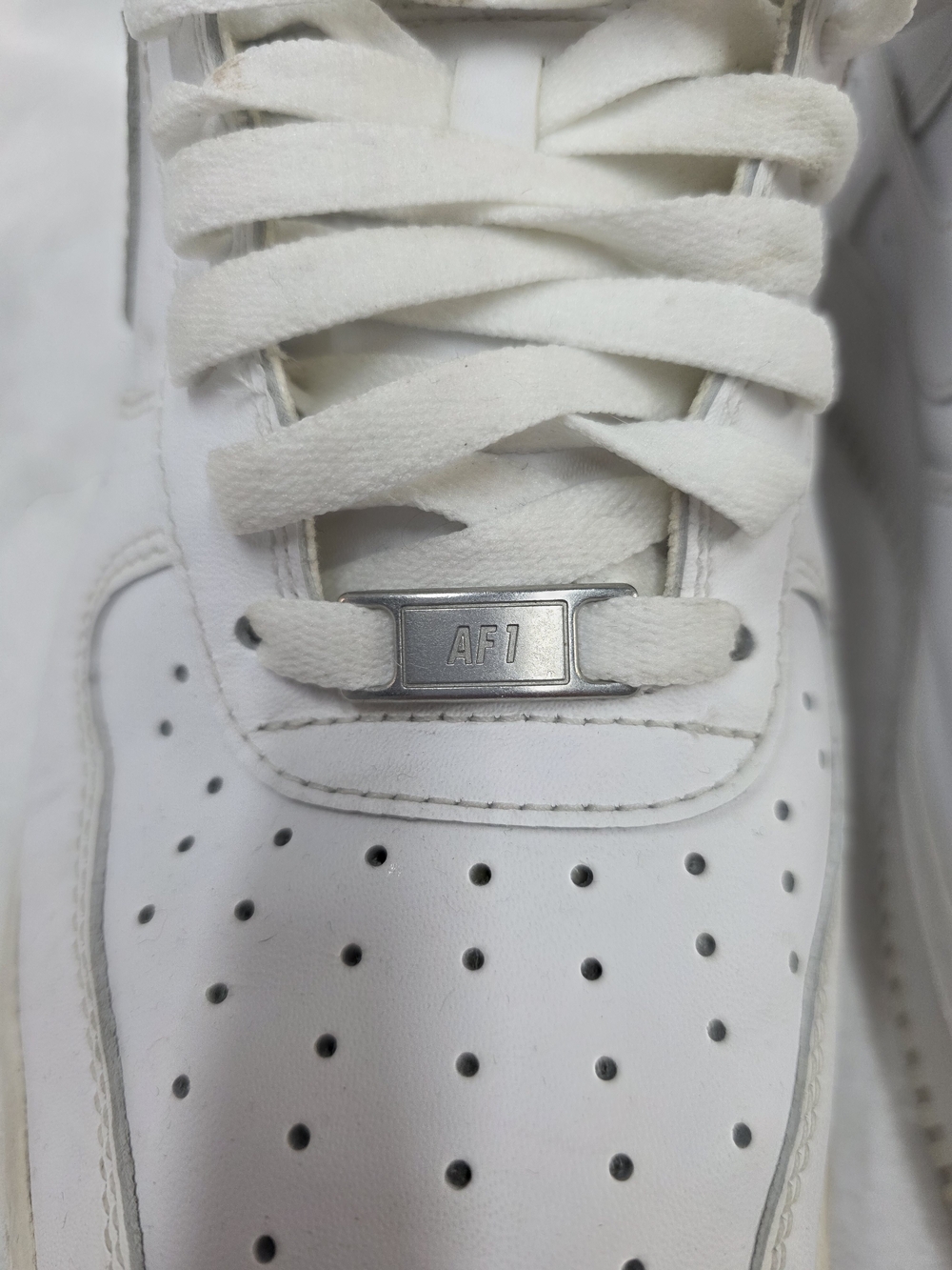 Mens Nike Air Force 1 '07 Low Top White Sneakers - Picture 9 of 9
